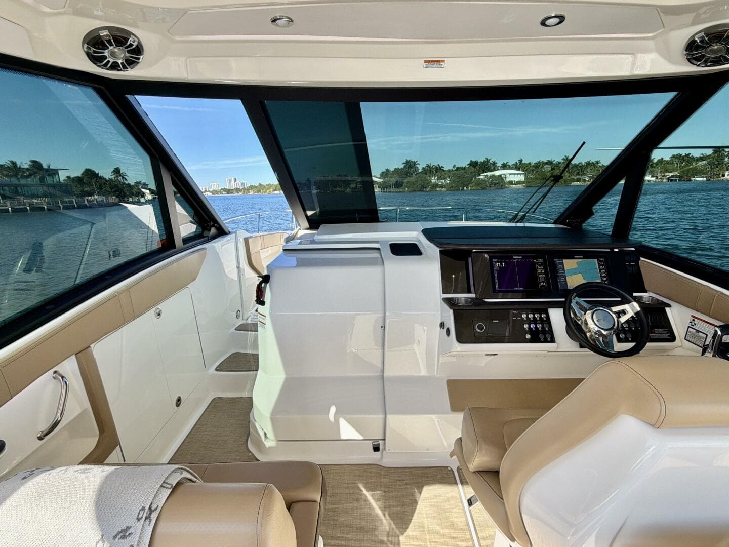 2022 Sea Ray Sundancer 230 — photo 18