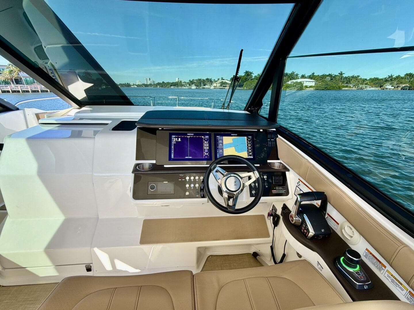 2022 Sea Ray Sundancer 230 — photo 19