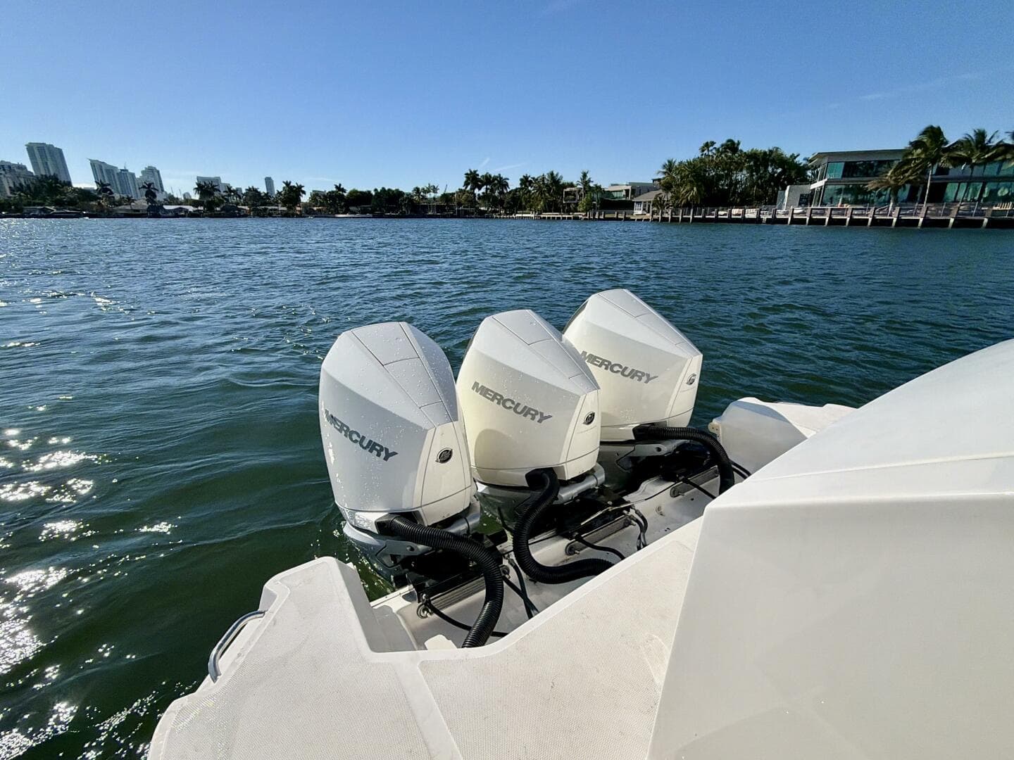 2022 Sea Ray Sundancer 230 — photo 28