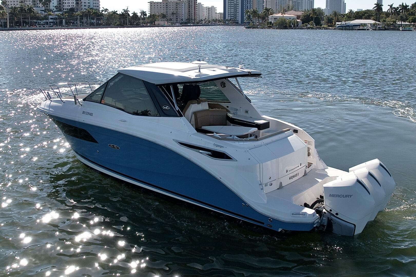 2022 Sea Ray Sundancer 230 — photo 3