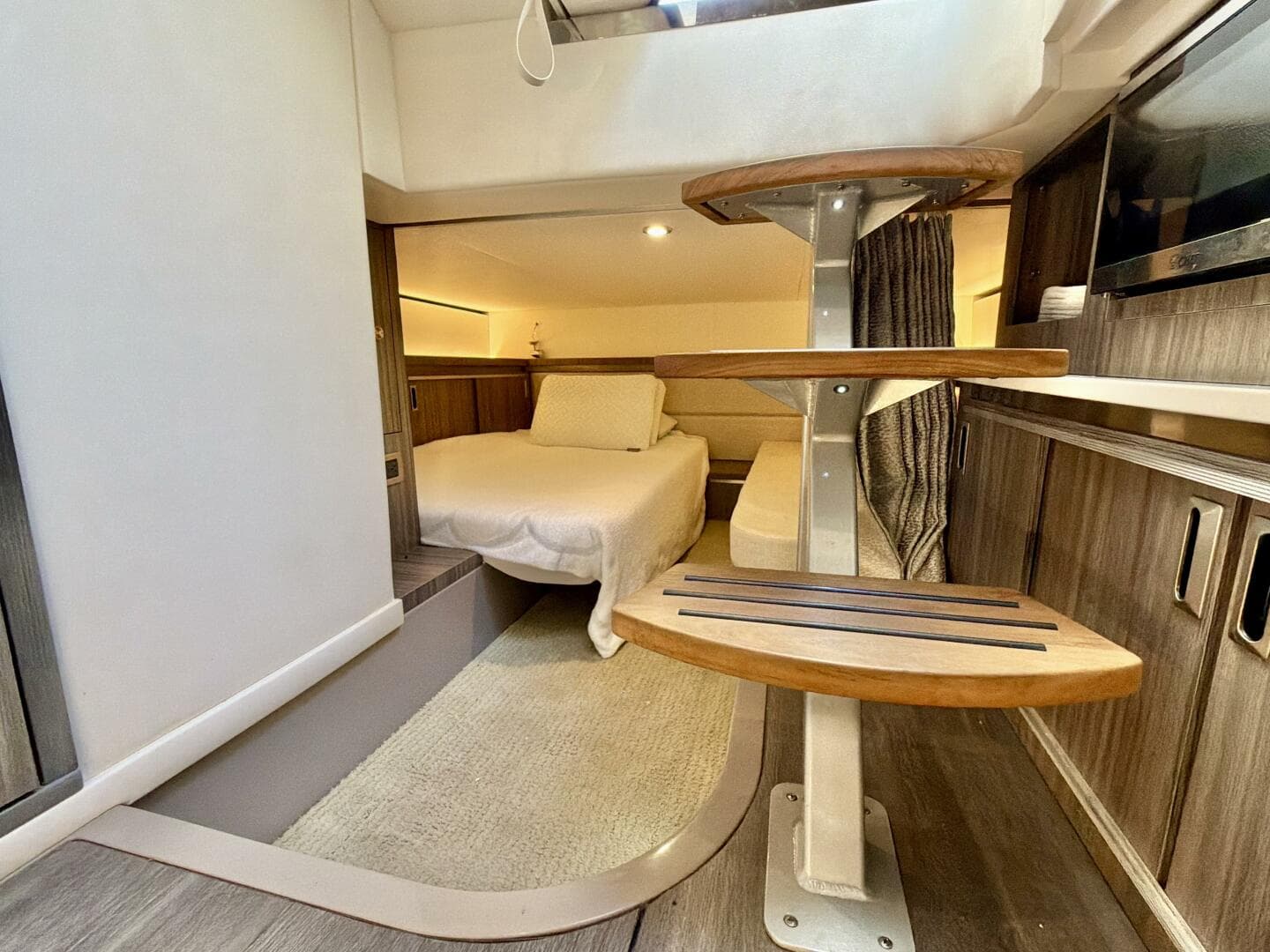 2022 Sea Ray Sundancer 230 — photo 12