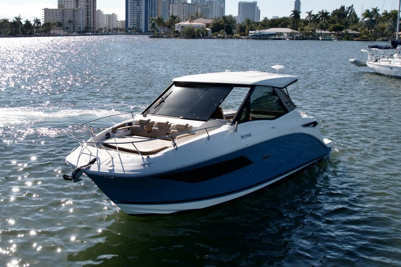 2022 Sea Ray Sundancer 230 — photo 2