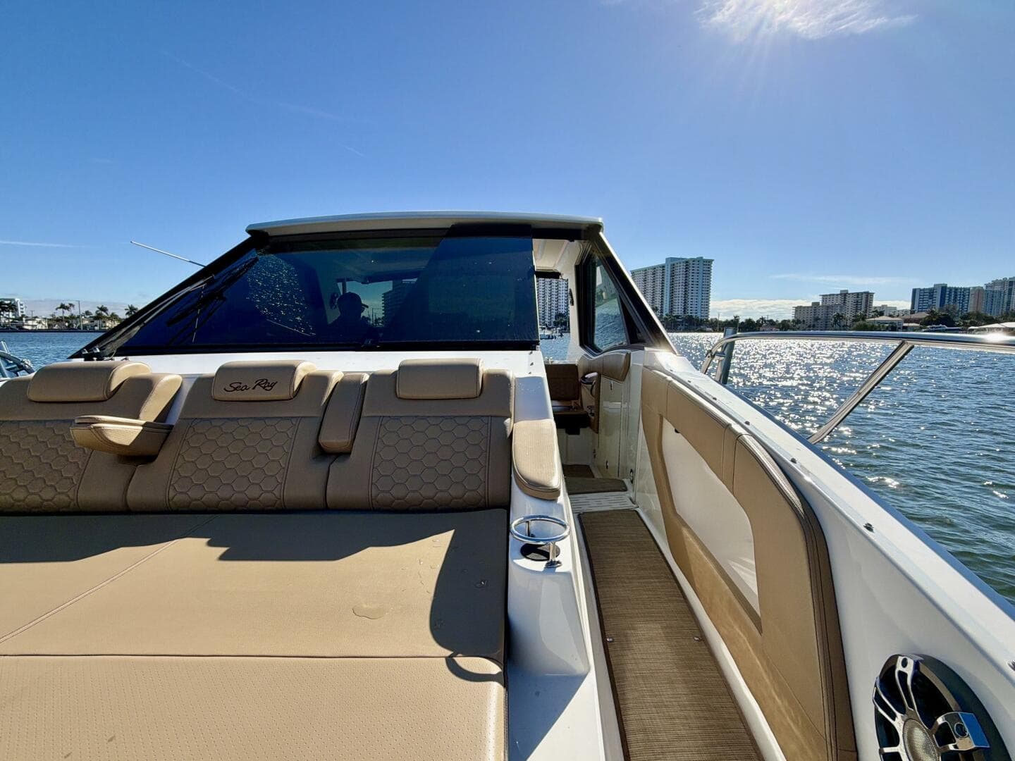 2022 Sea Ray Sundancer 230 — photo 15