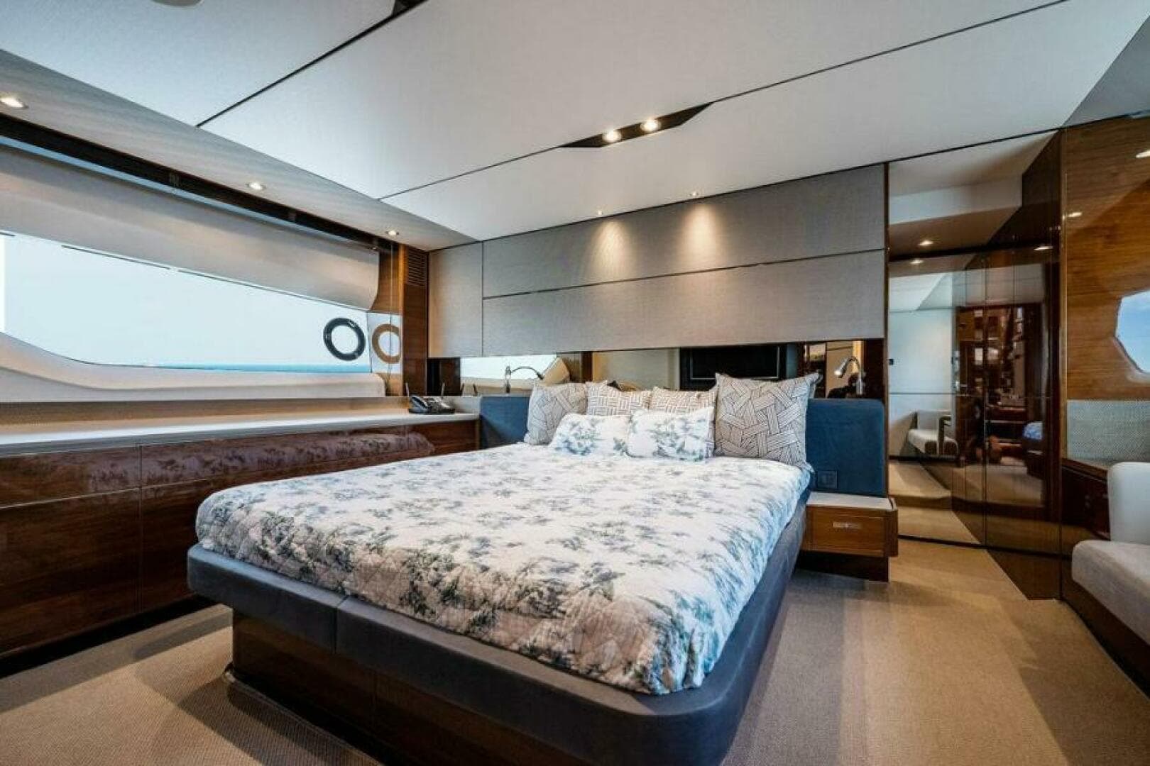 2016 Princess S65 — photo 19