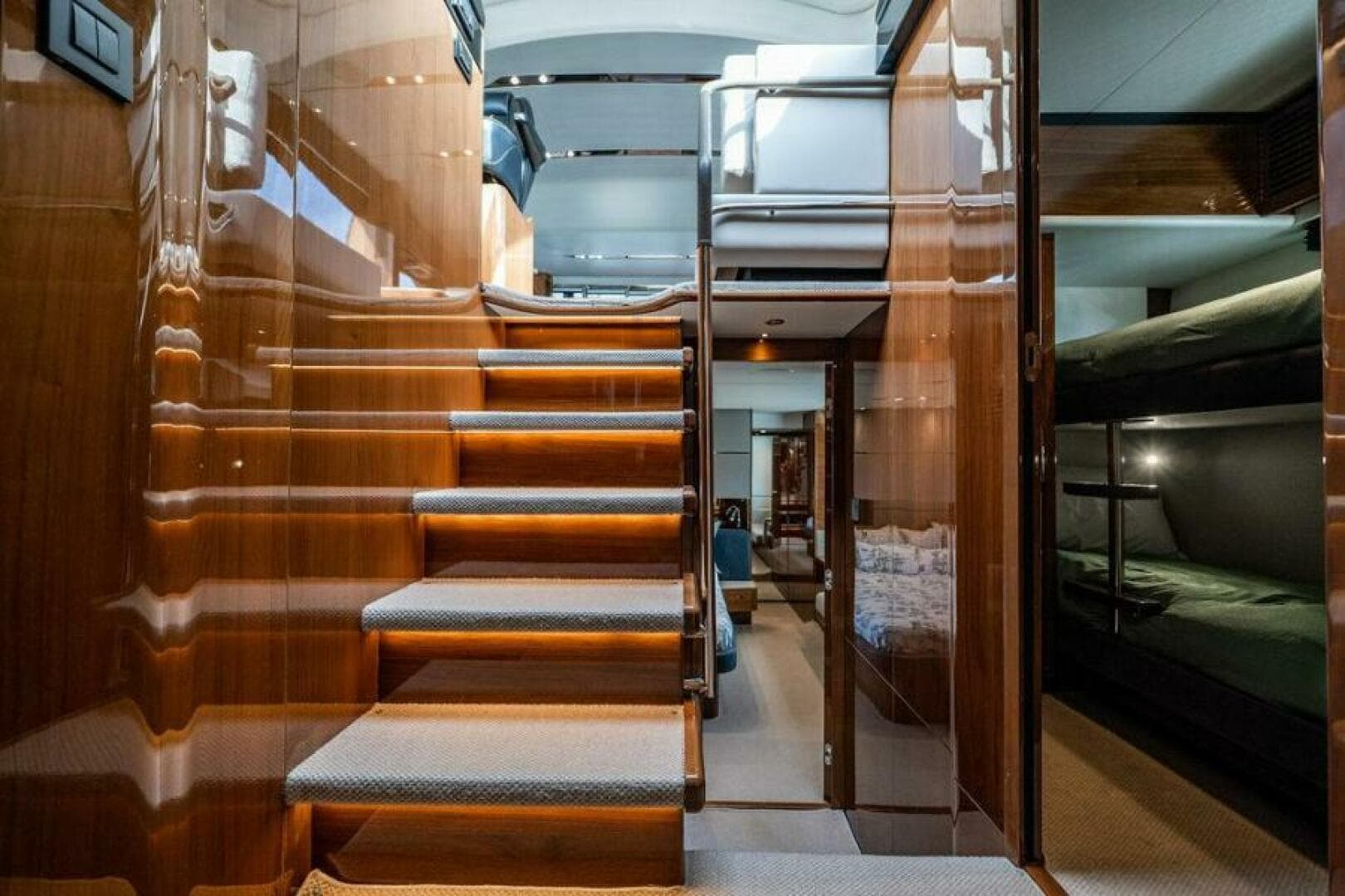 2016 Princess S65 — photo 10