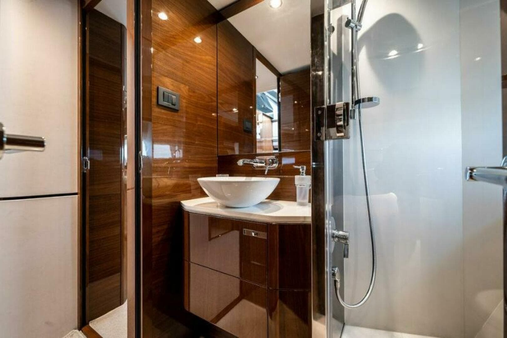 2016 Princess S65 — photo 16