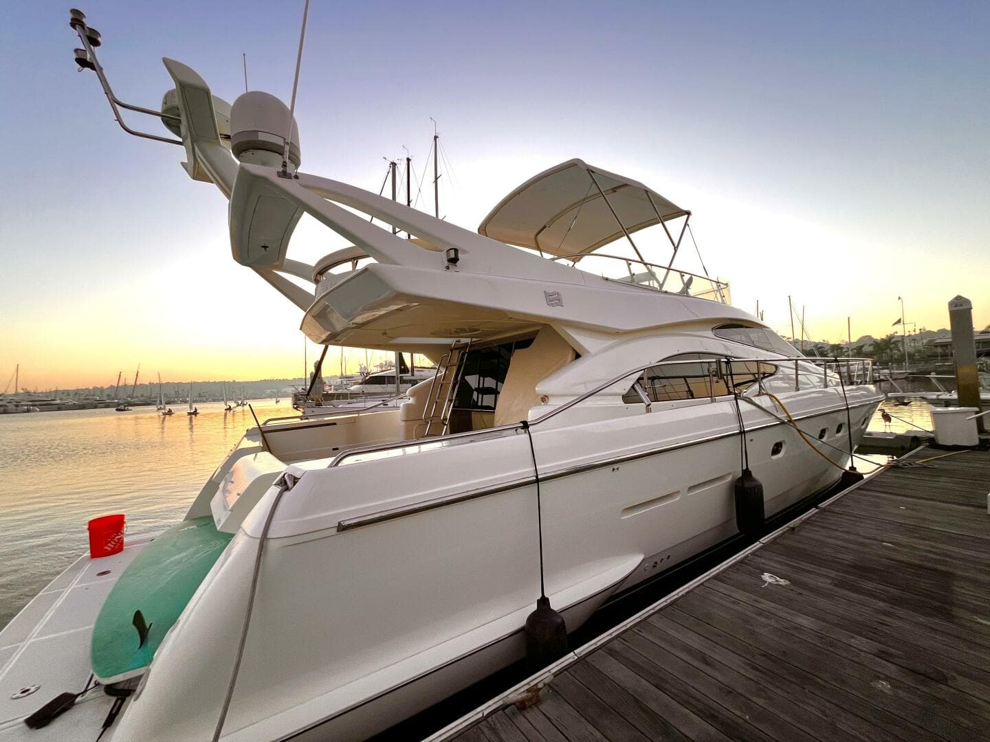 2004 Ferretti Yachts 530