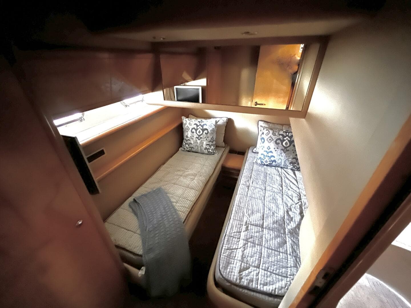 2004 Ferretti Yachts 530 — photo 9