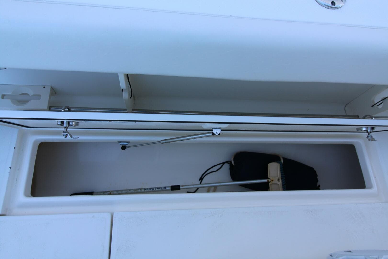 2015 Boston Whaler — photo 14