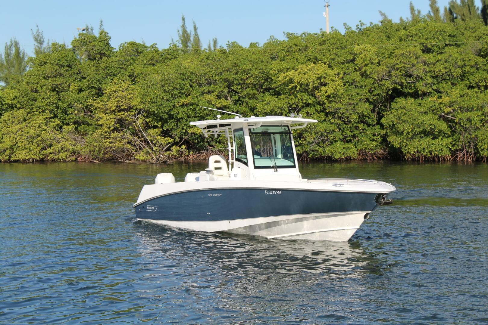 2015 Boston Whaler — photo 24