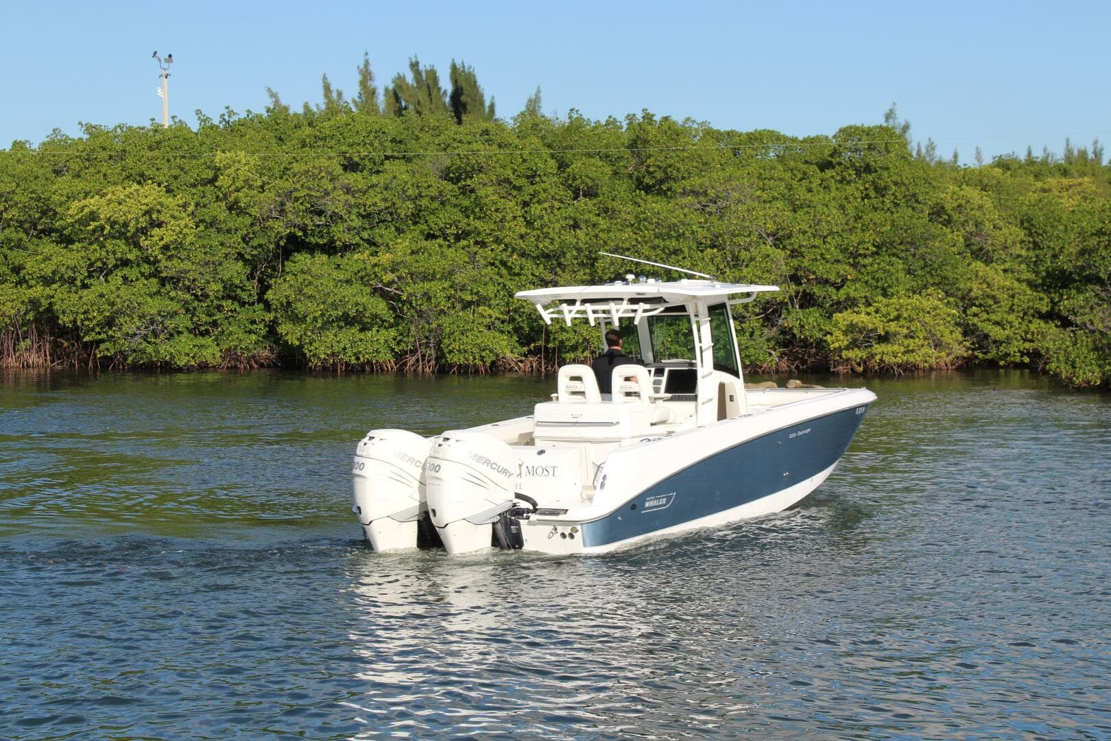 2015 Boston Whaler — photo 25