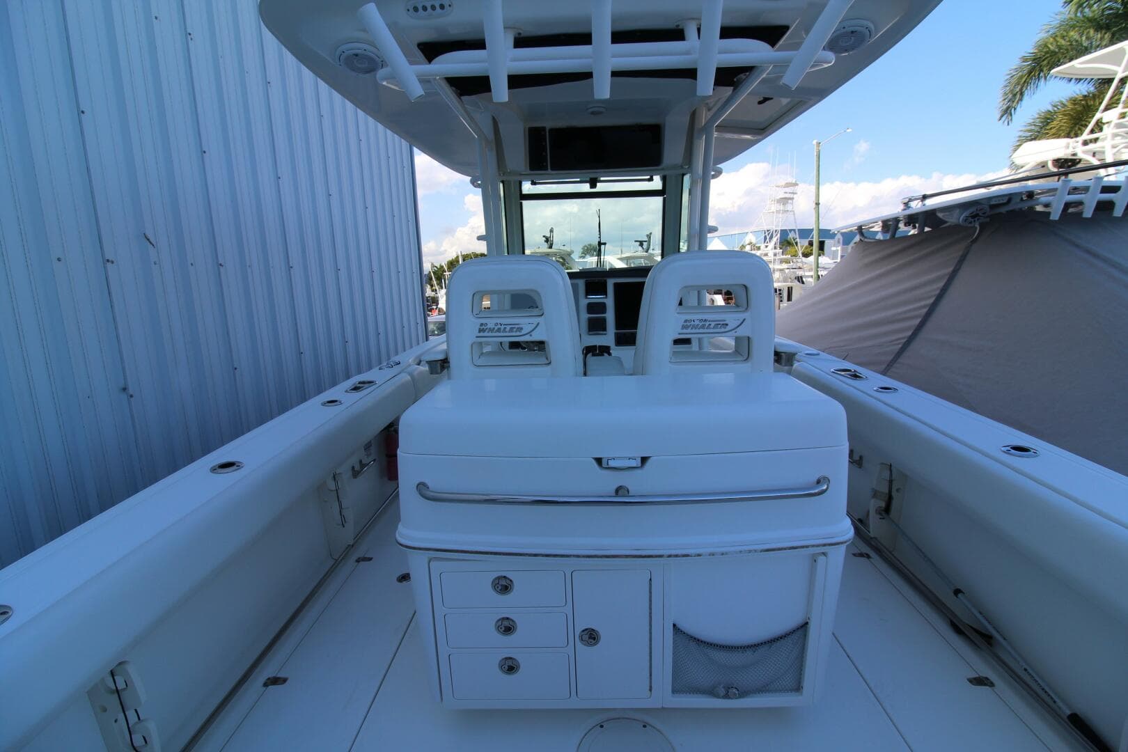 2015 Boston Whaler — photo 19