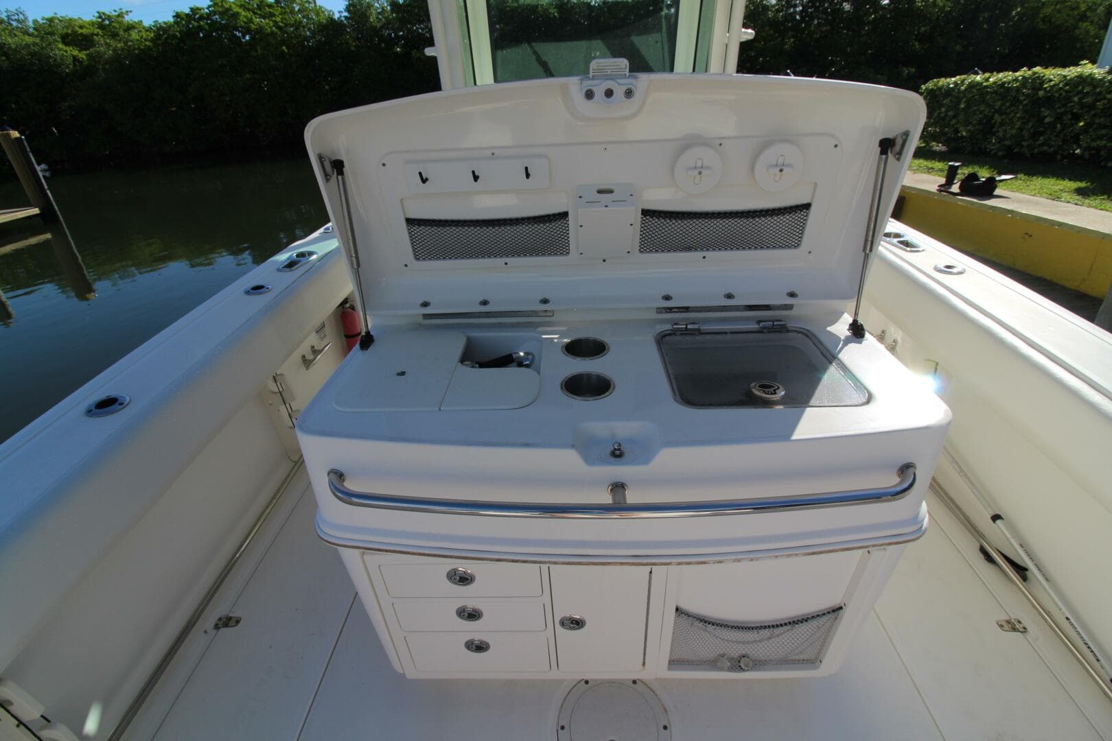 2015 Boston Whaler — photo 7