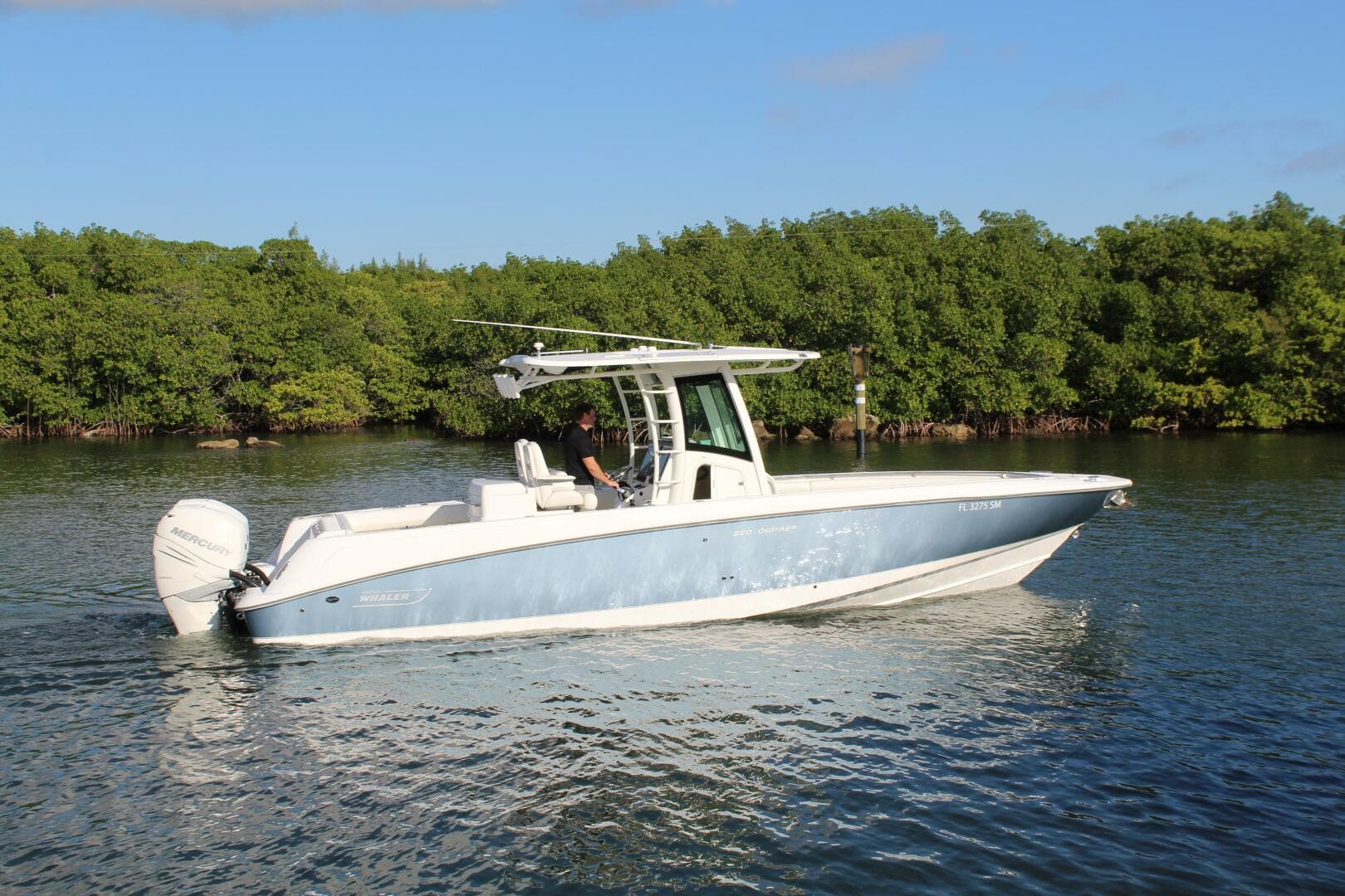 2015 Boston Whaler — photo 27