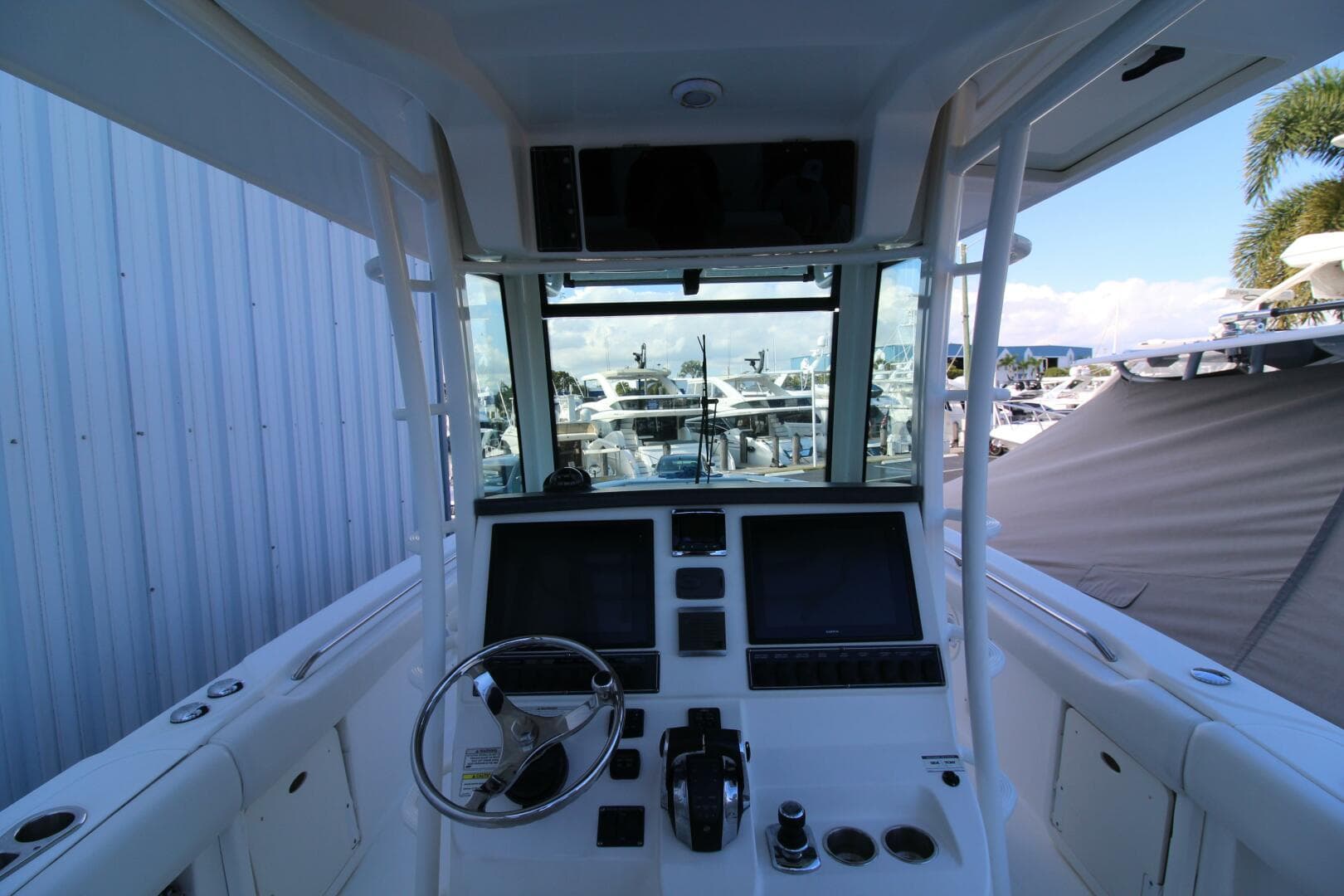 2015 Boston Whaler — photo 3