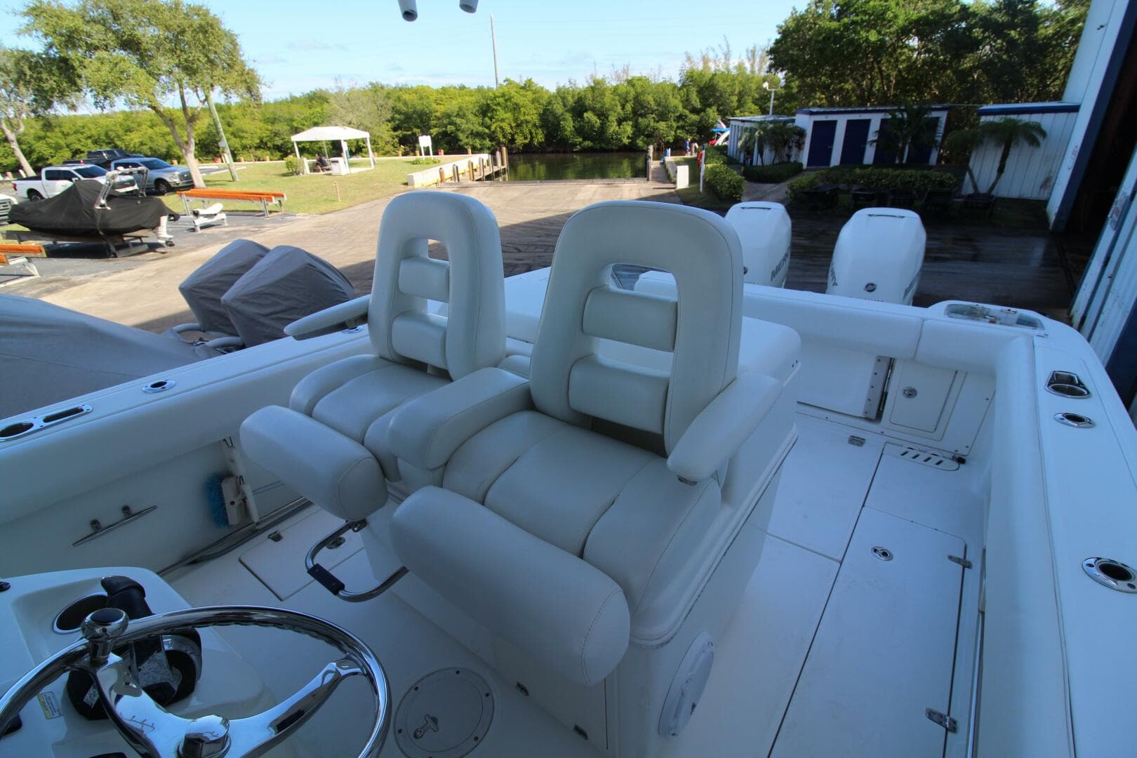 2015 Boston Whaler — photo 8