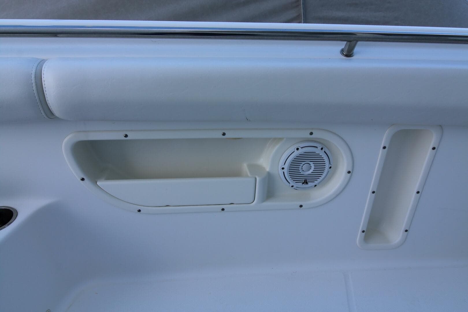 2015 Boston Whaler — photo 13