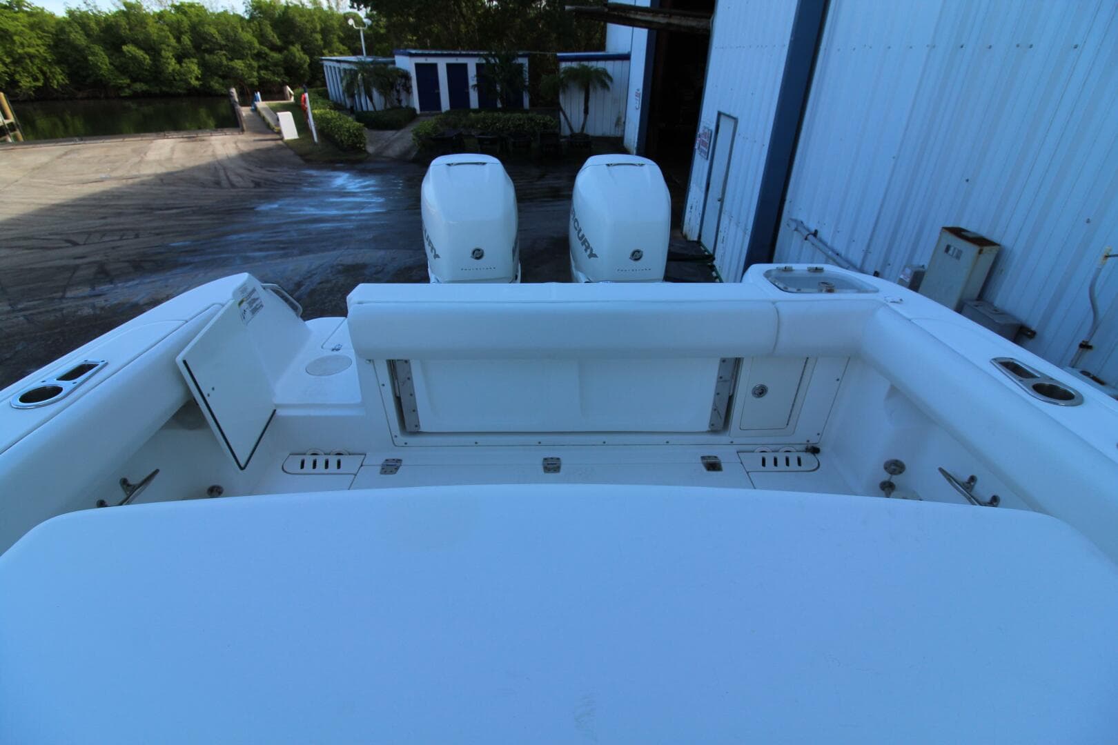 2015 Boston Whaler — photo 22