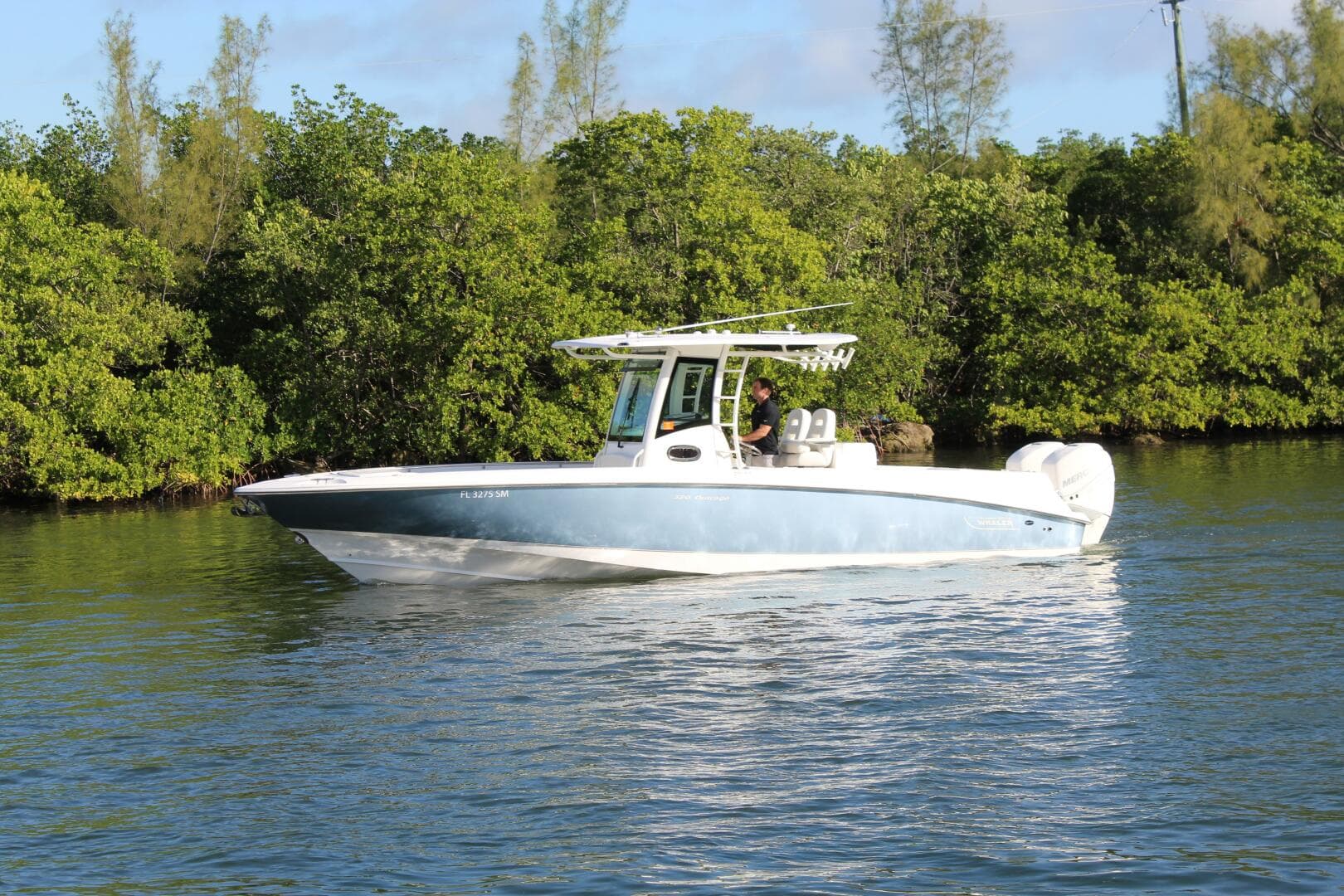 2015 Boston Whaler — photo 23