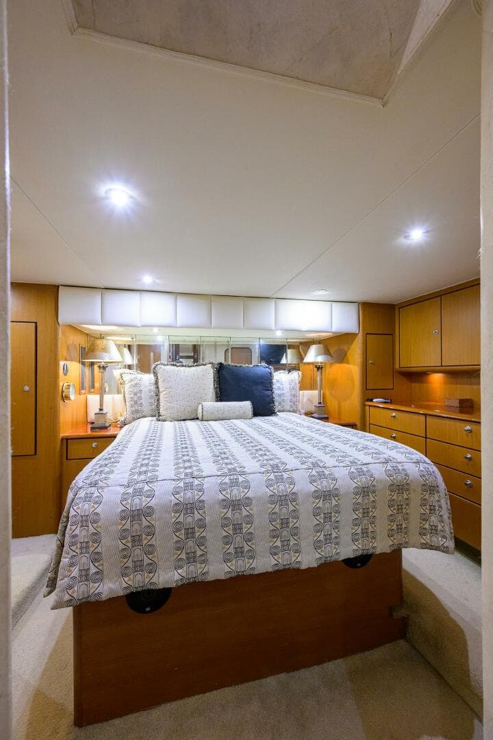 2001 Ocean Yachts Super Sport — photo 57