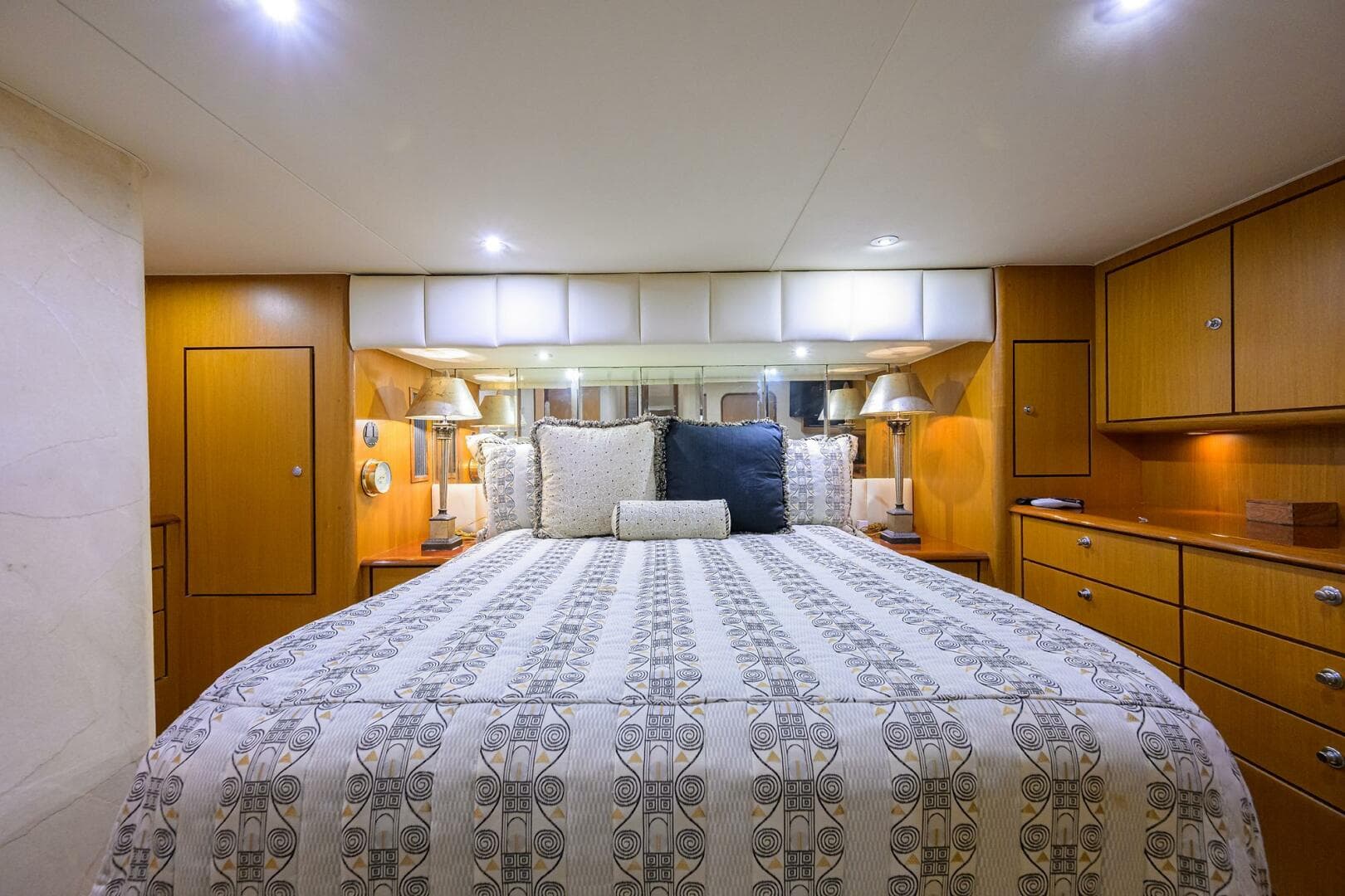 2001 Ocean Yachts Super Sport — photo 58