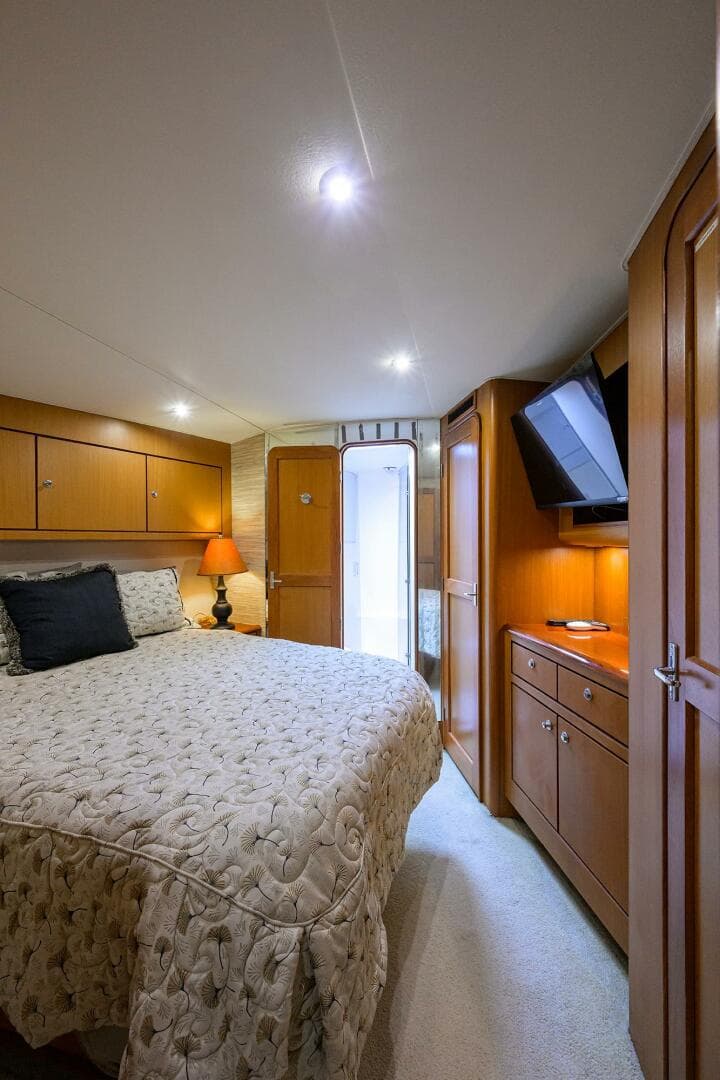 2001 Ocean Yachts Super Sport — photo 32