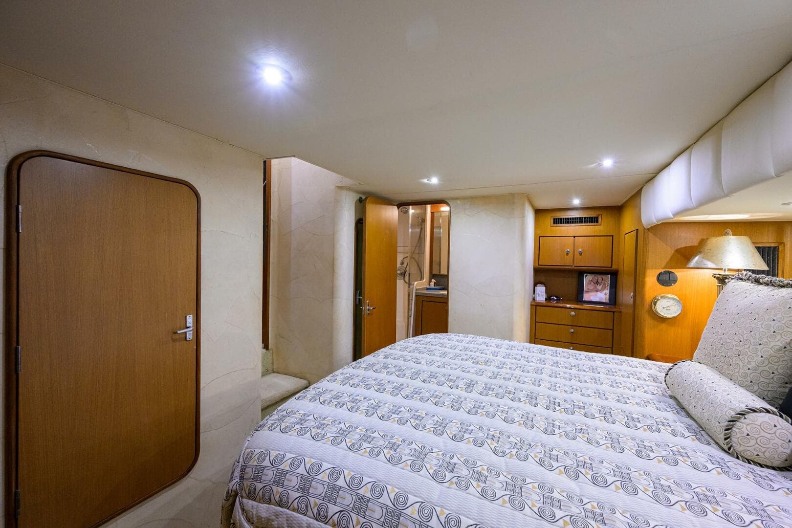 2001 Ocean Yachts Super Sport — photo 62