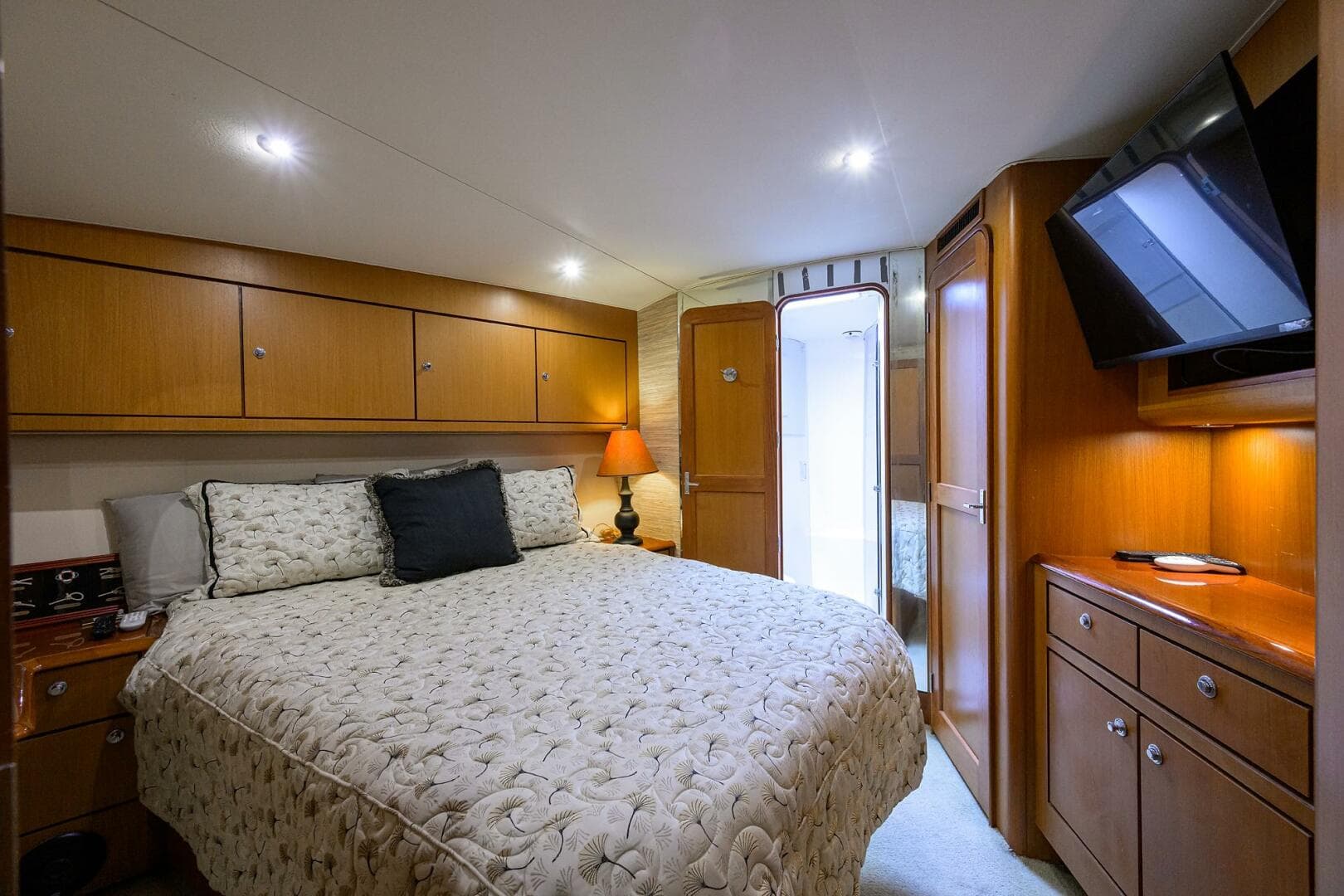 2001 Ocean Yachts Super Sport — photo 33