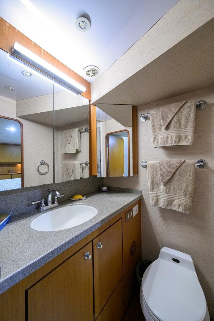 2001 Ocean Yachts Super Sport — photo 65