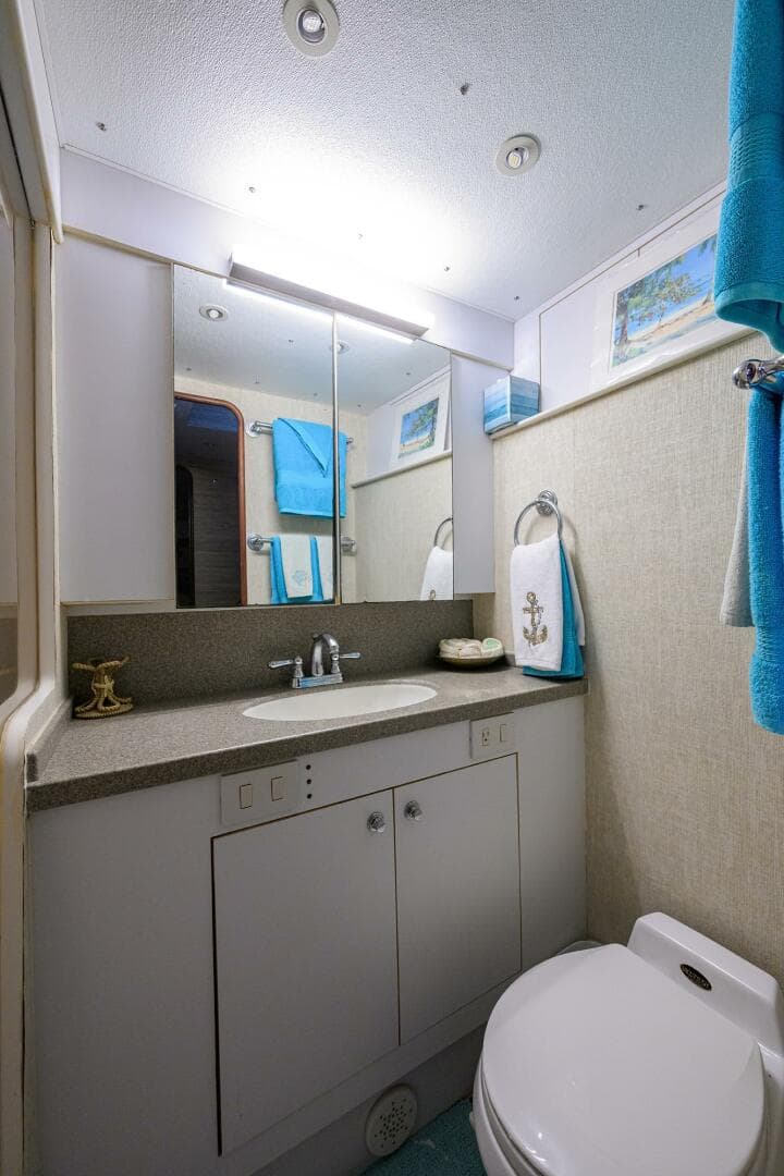 2001 Ocean Yachts Super Sport — photo 53