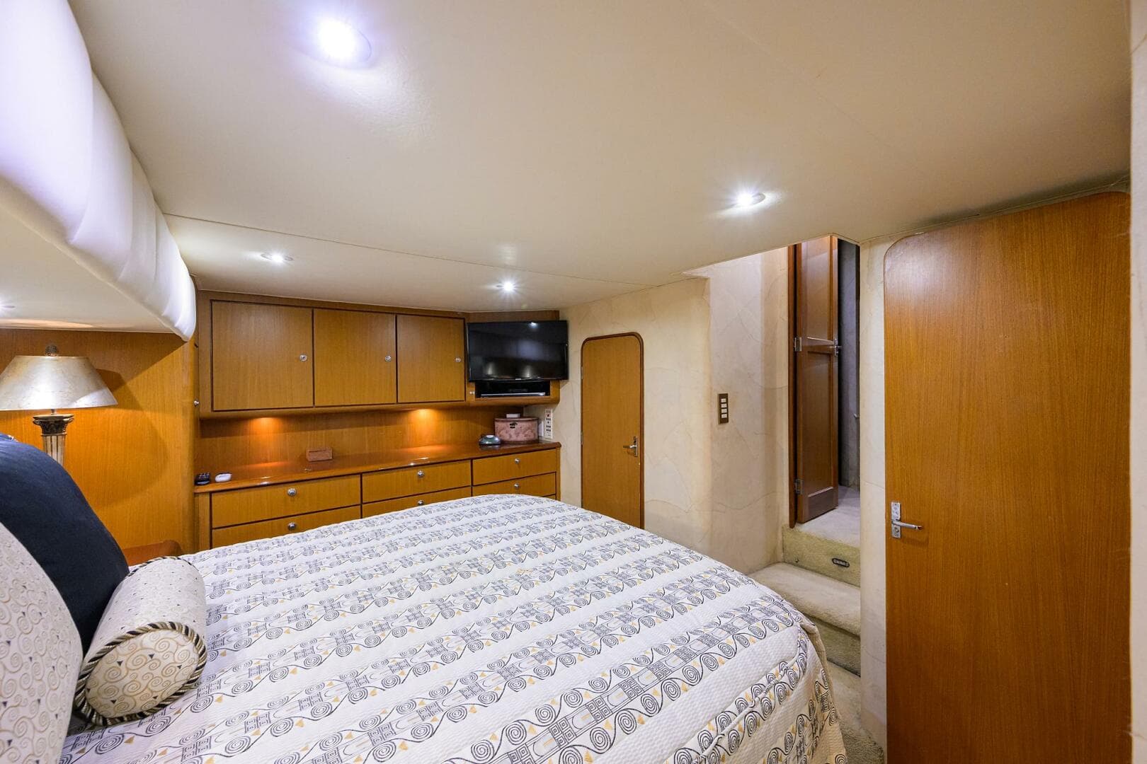 2001 Ocean Yachts Super Sport — photo 60