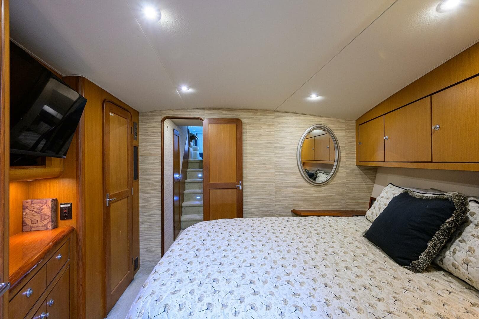 2001 Ocean Yachts Super Sport — photo 36