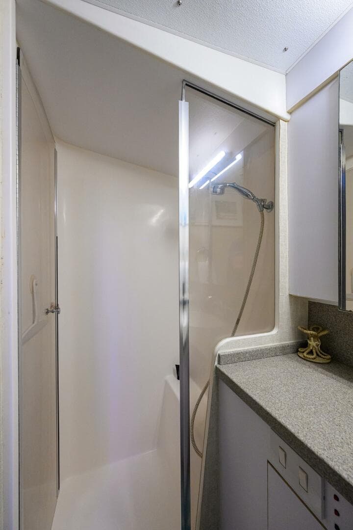 2001 Ocean Yachts Super Sport — photo 55