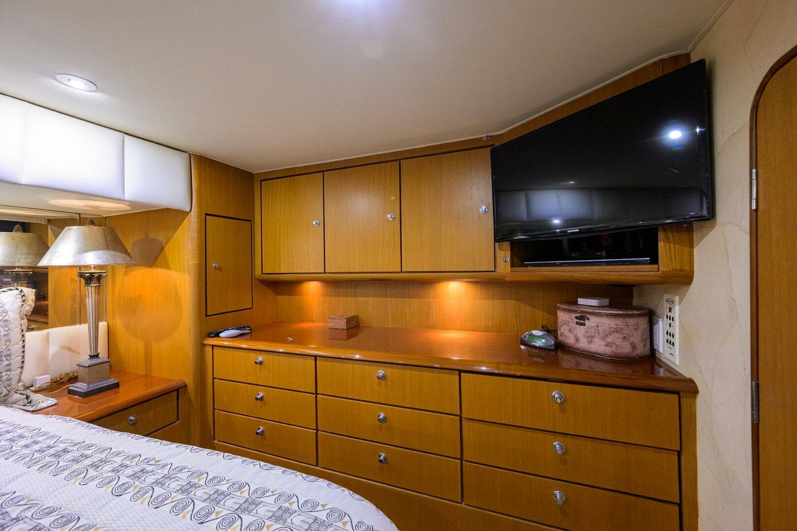 2001 Ocean Yachts Super Sport — photo 61