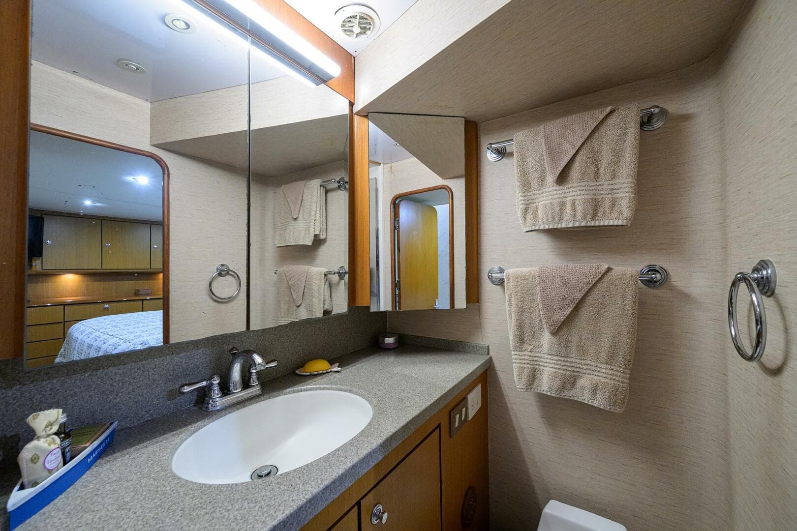 2001 Ocean Yachts Super Sport — photo 66