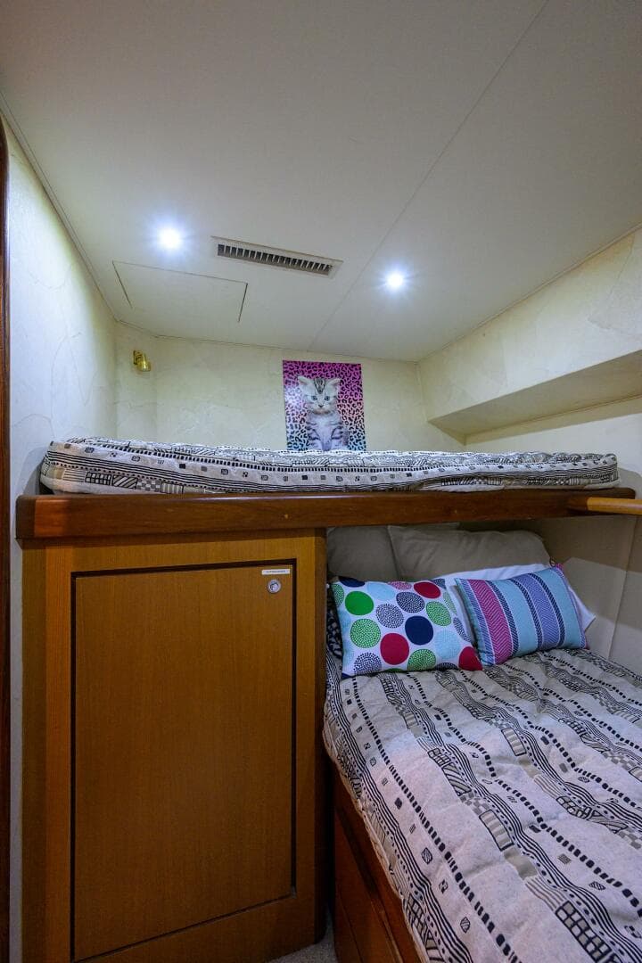 2001 Ocean Yachts Super Sport — photo 52