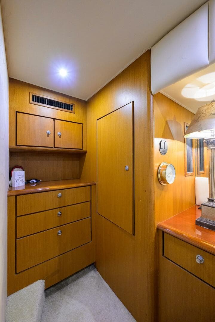 2001 Ocean Yachts Super Sport — photo 63