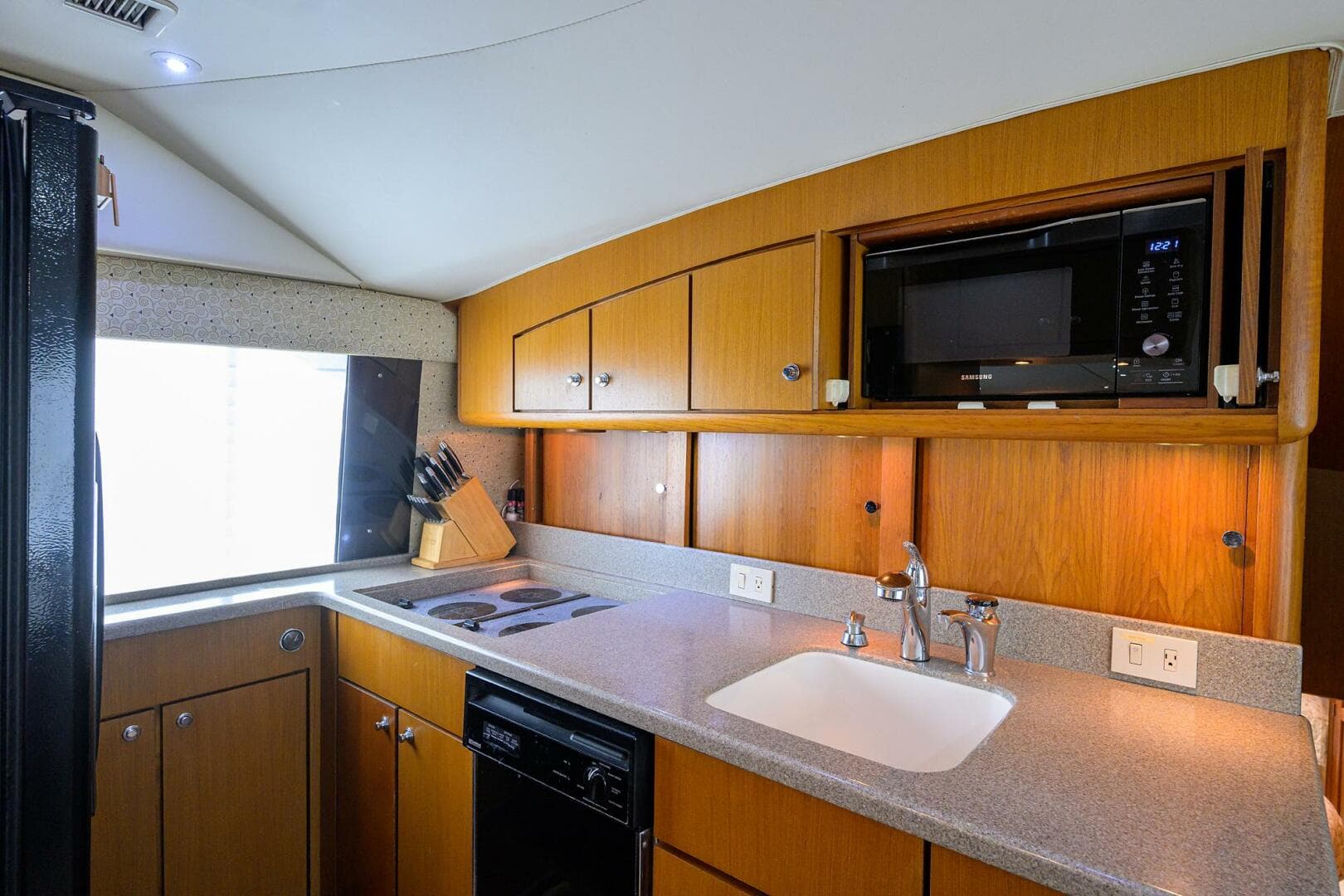 2001 Ocean Yachts Super Sport — photo 47