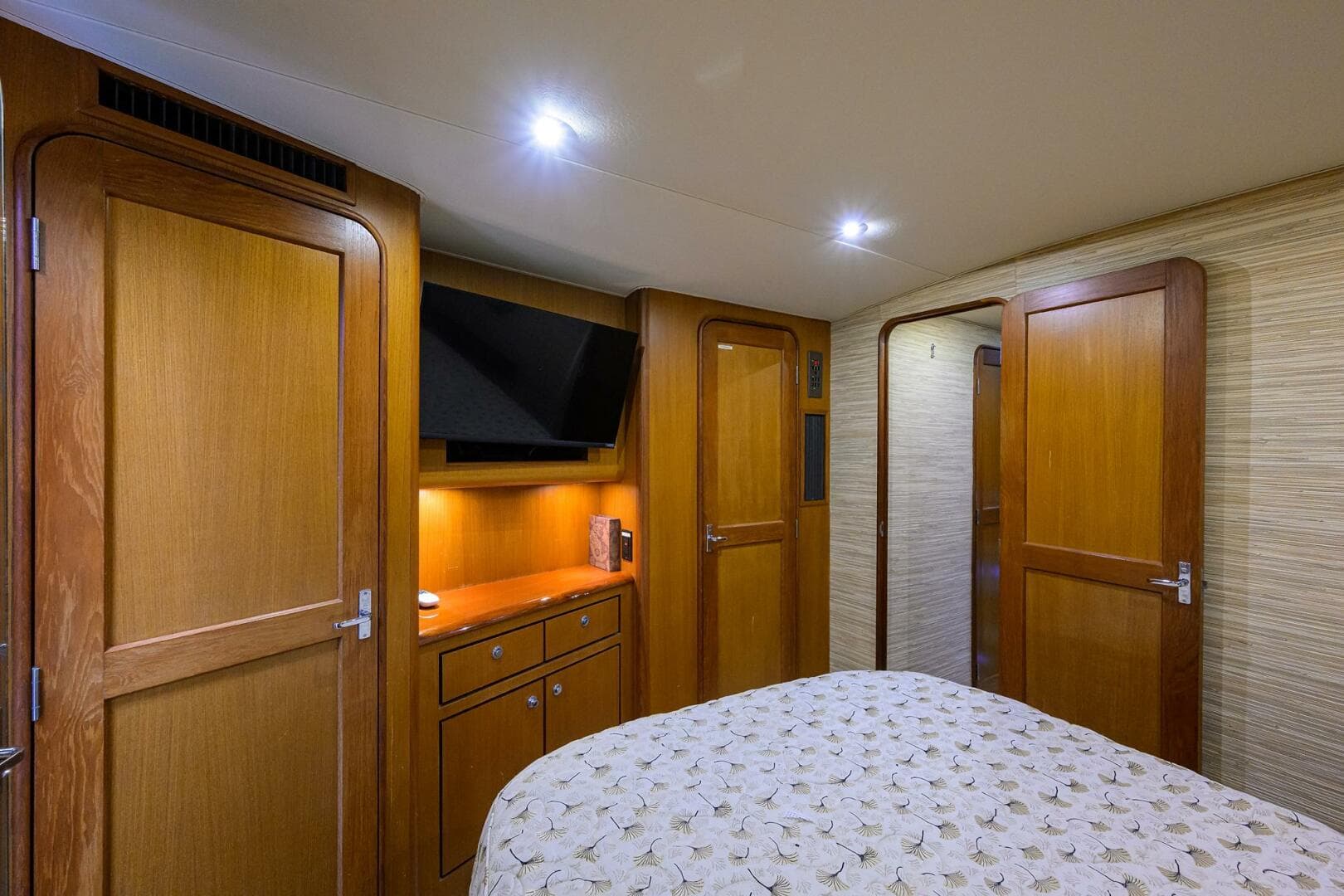 2001 Ocean Yachts Super Sport — photo 37