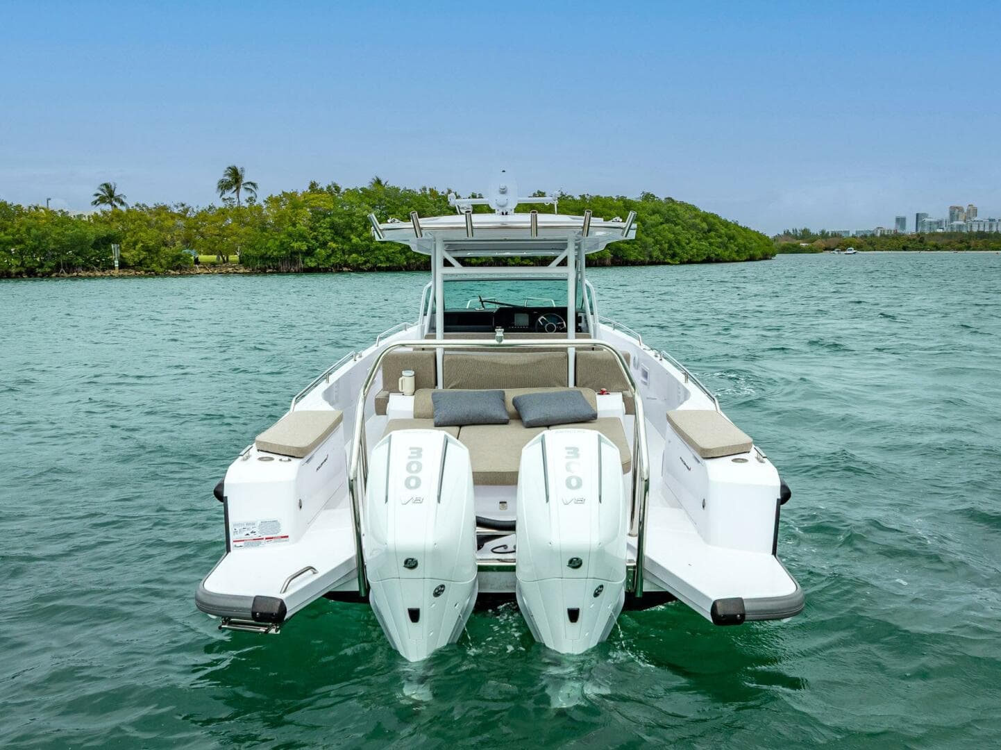 2024 Axopar 37 Sun Top — photo 3