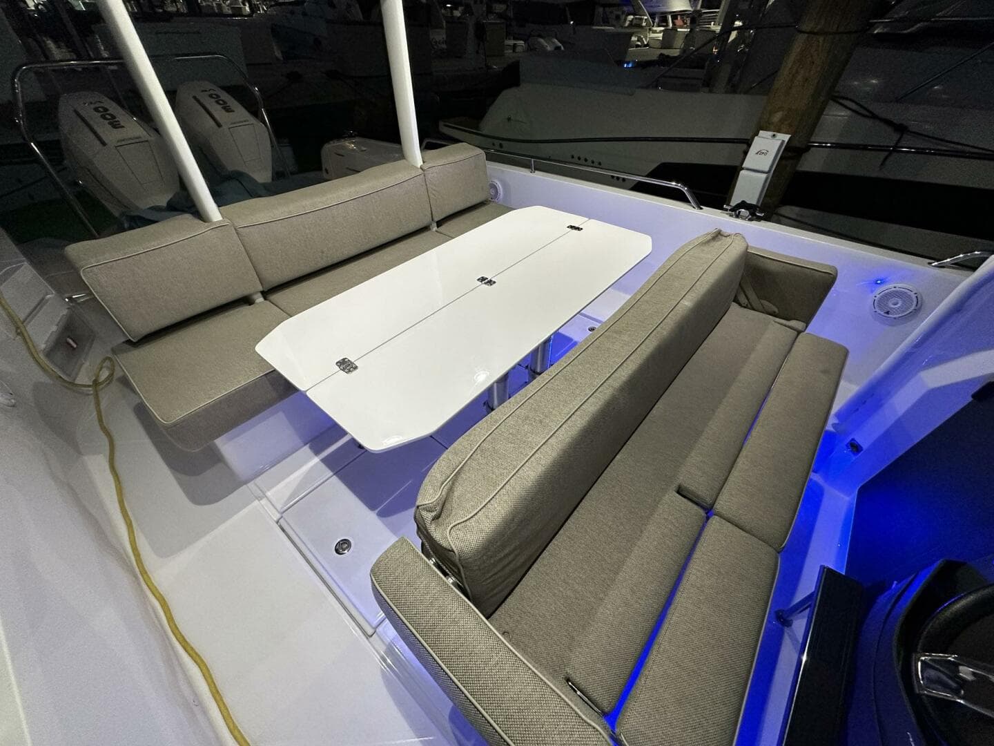 2024 Axopar 37 Sun Top — photo 18