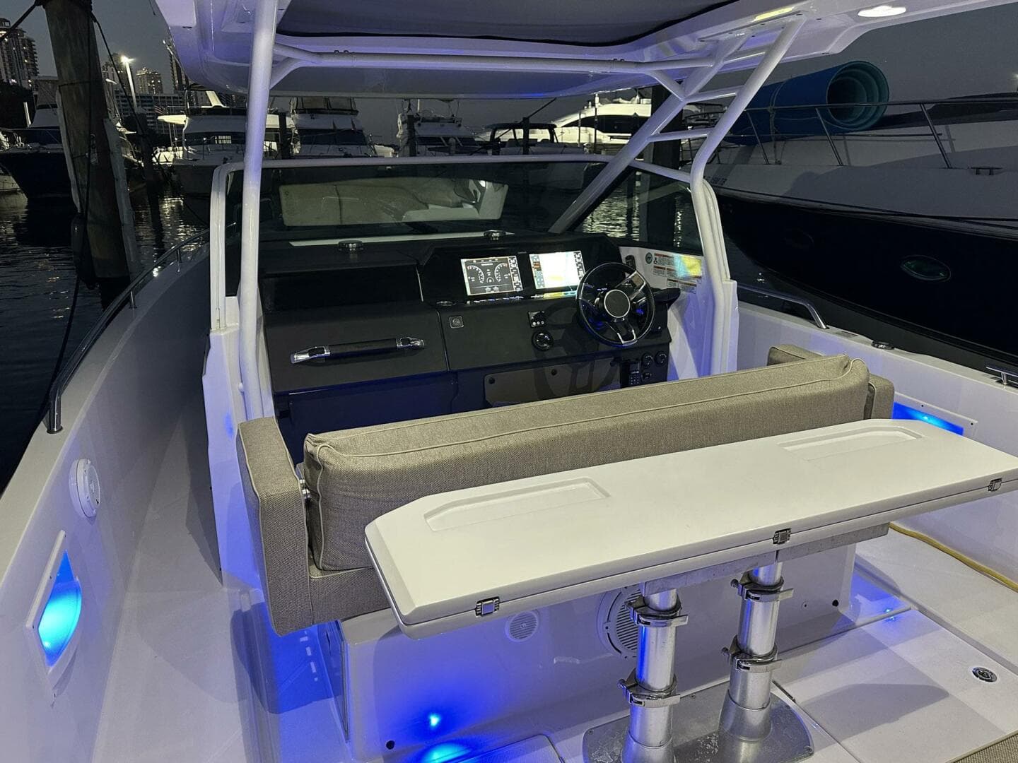 2024 Axopar 37 Sun Top — photo 17