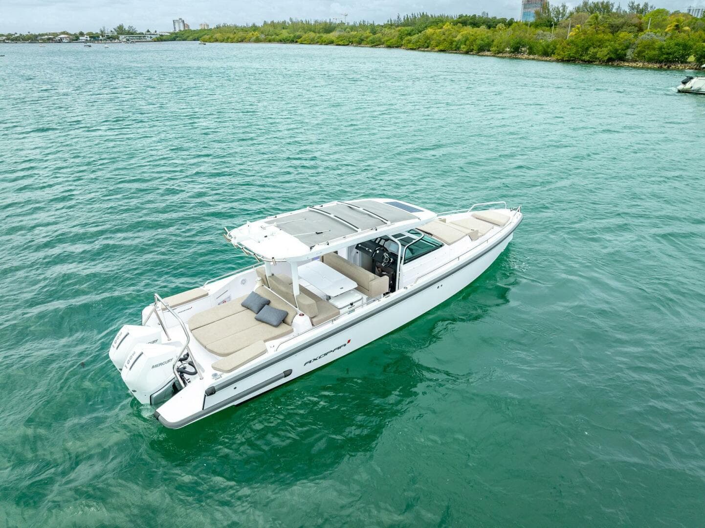 2024 Axopar 37 Sun Top — photo 7