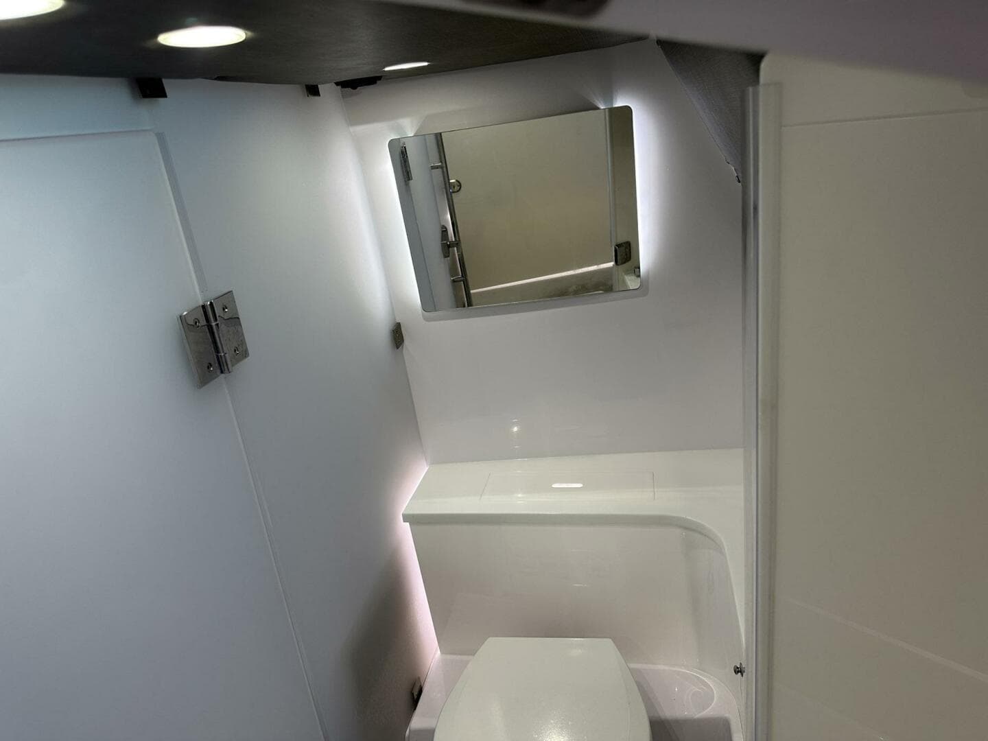 2024 Axopar 37 Sun Top — photo 13