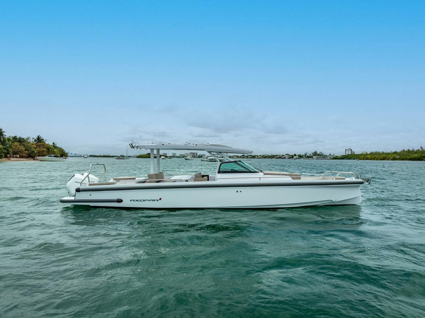 2024 Axopar 37 Sun Top — photo 8