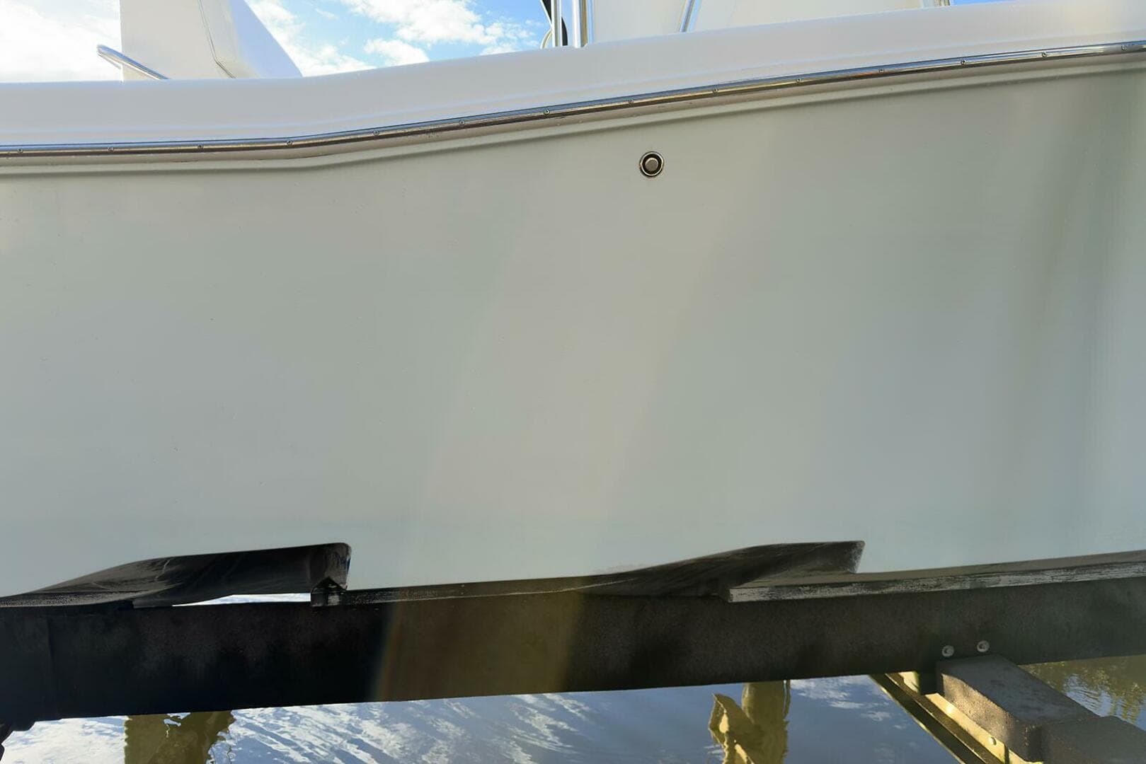 2007 Invincible 33 Open — photo 23