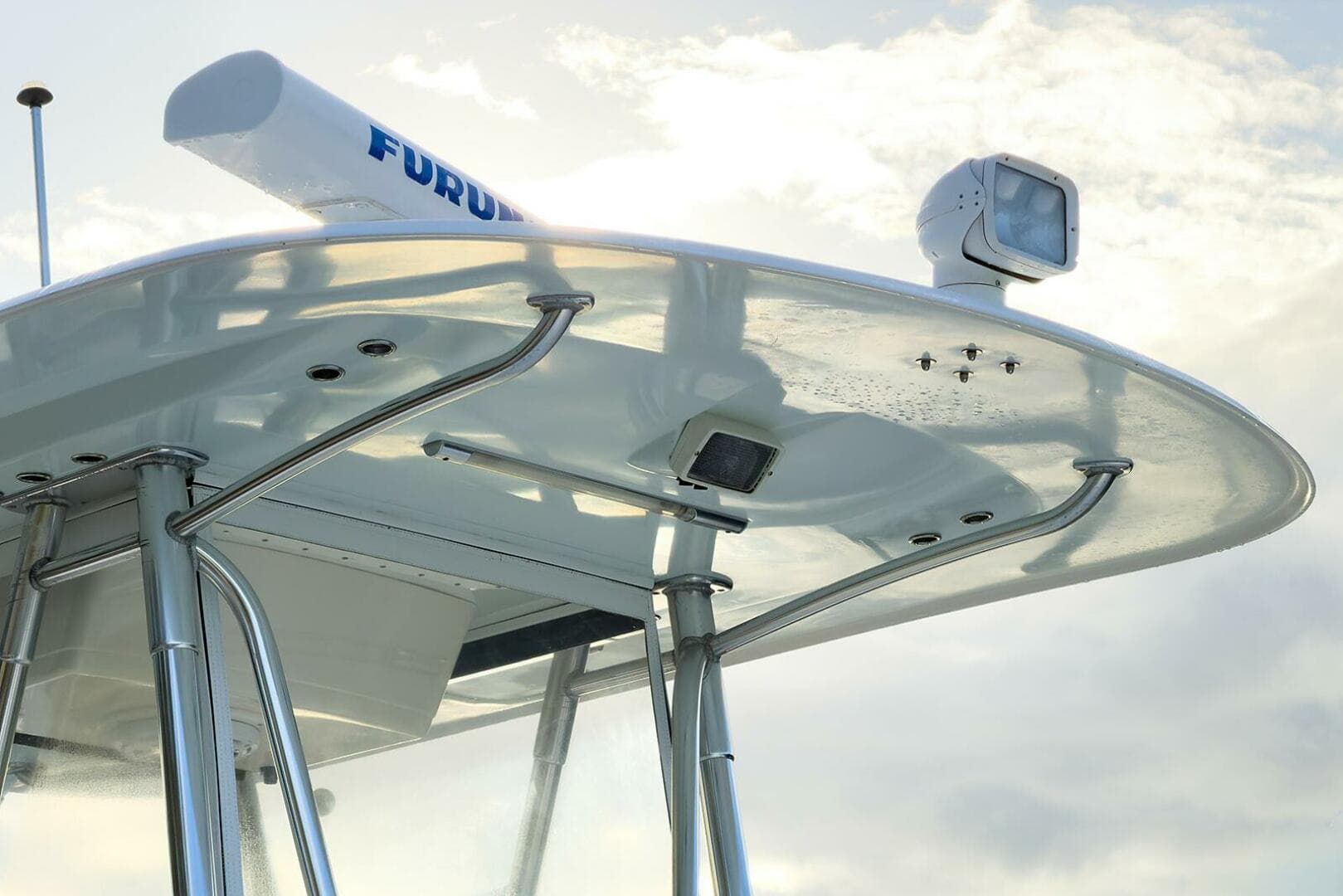 2007 Invincible 33 Open — photo 11