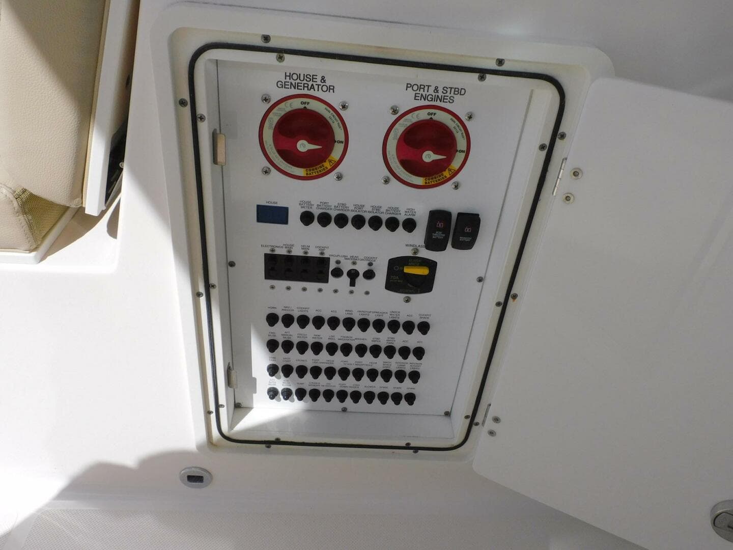 2016 Pursuit 325 Dual Console — photo 26