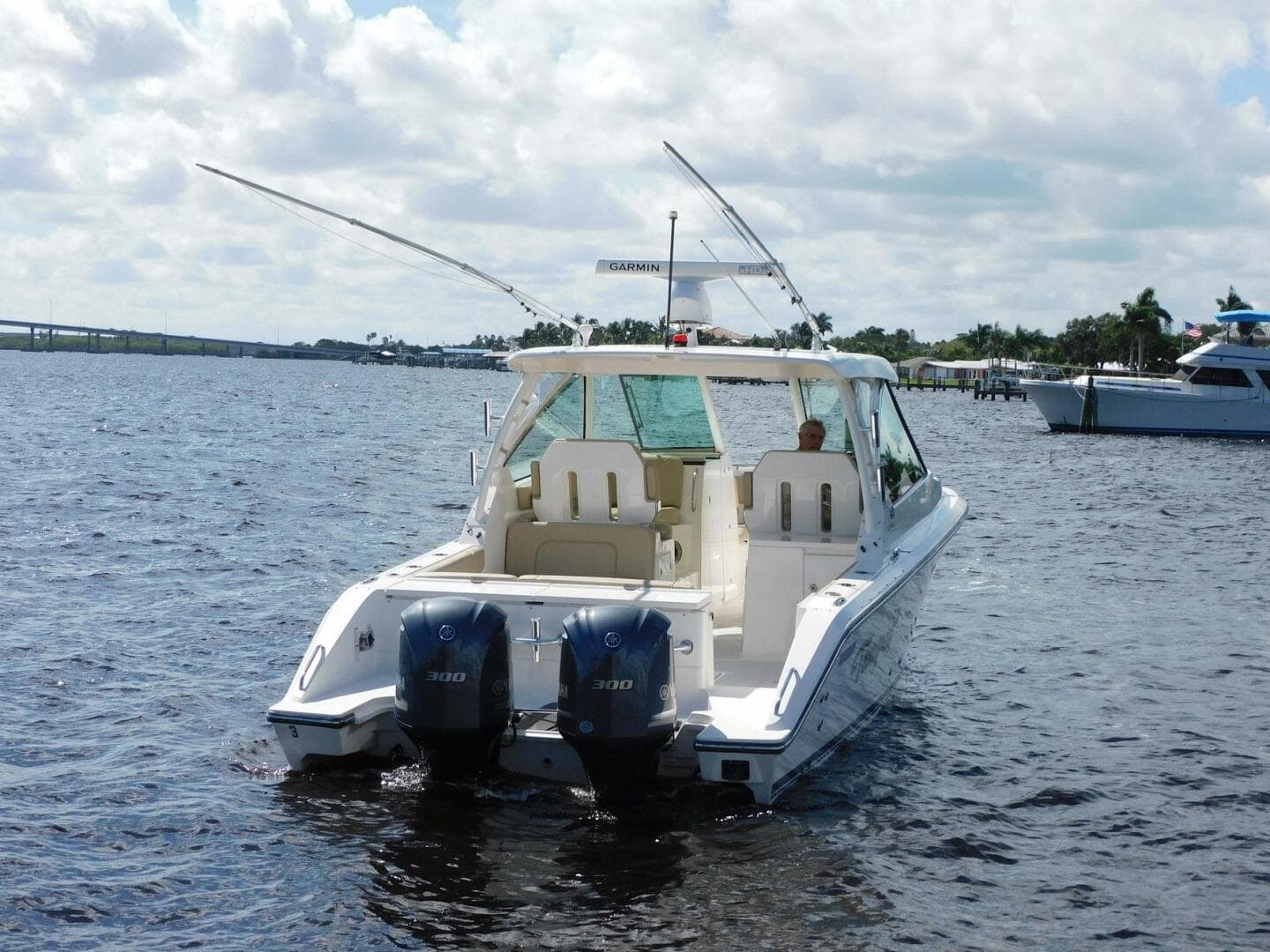 2016 Pursuit 325 Dual Console — photo 3