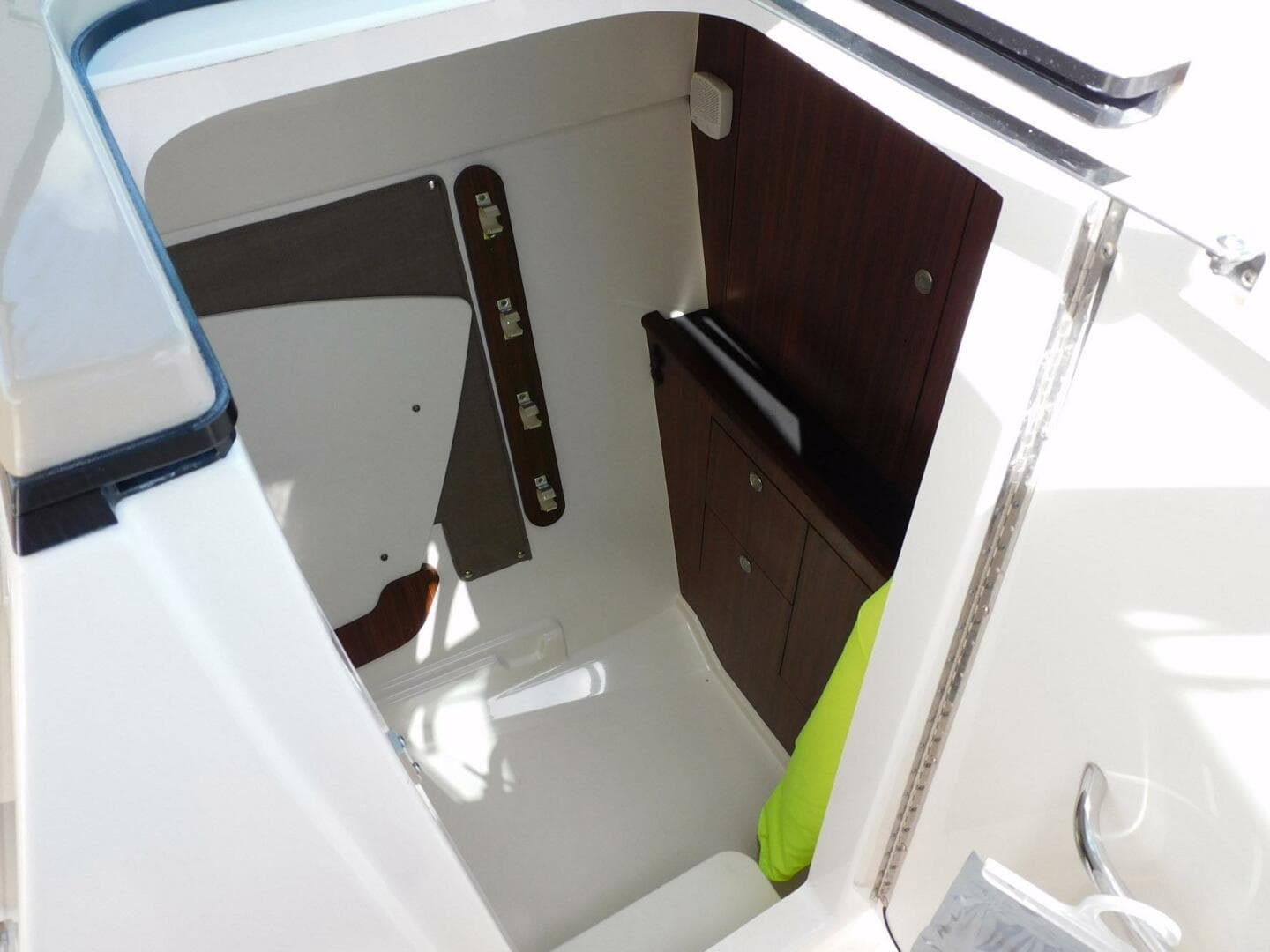 2016 Pursuit 325 Dual Console — photo 10